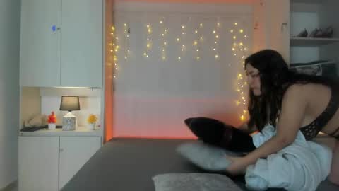 elarey_ online show from April 28, 12:10 pm