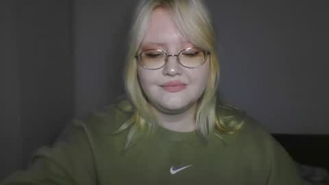 Snapshot of elayne_sweet chatting on May 7, 6:08 am elayne_sweet online show from May 7, 6:08 am