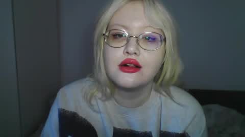 Snapshot of elayne_sweet chatting on May 13, 6:11 am elayne_sweet online show from May 13, 6:11 am