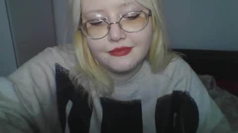 Snapshot of elayne_sweet chatting on May 16, 10:36 am elayne_sweet online show from May 16, 10:36 am