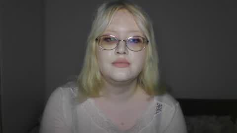 Snapshot of elayne_sweet chatting on May 17, 6:00 am elayne_sweet online show from May 17, 6:00 am