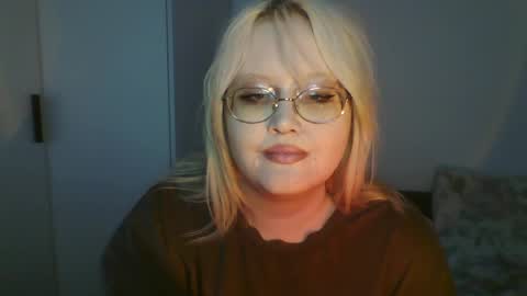 Snapshot of elayne_sweet chatting on May 21, 6:20 am elayne_sweet online show from May 21, 6:20 am