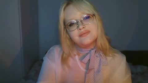 Snapshot of elayne_sweet chatting on May 26, 6:09 am elayne_sweet online show from May 26, 6:09 am