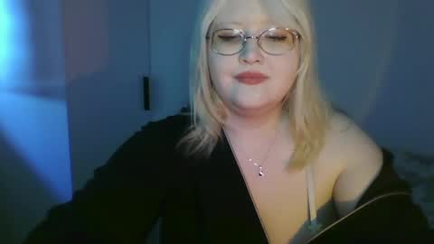 Snapshot of elayne_sweet chatting on May 27, 6:10 am elayne_sweet online show from May 27, 6:10 am