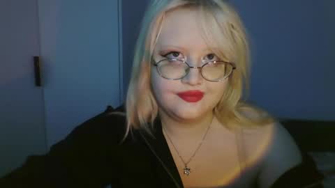 Snapshot of elayne_sweet chatting on May 28, 6:32 am elayne_sweet online show from May 28, 6:32 am