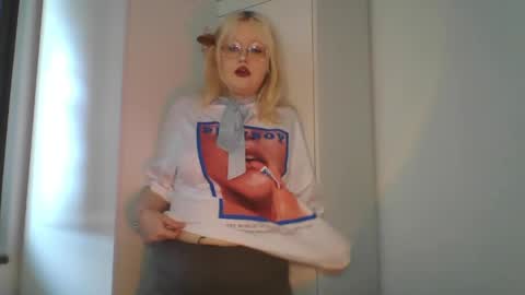 Snapshot of elayne_sweet chatting on May 30, 6:10 am elayne_sweet online show from May 30, 6:10 am