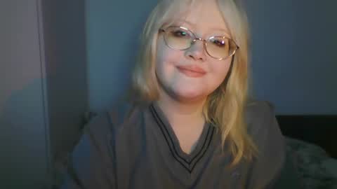 Snapshot of elayne_sweet chatting on June 5, 6:09 am elayne_sweet online show from June 5, 6:09 am