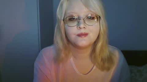 Snapshot of elayne_sweet chatting on June 7, 6:06 am elayne_sweet online show from June 7, 6:06 am