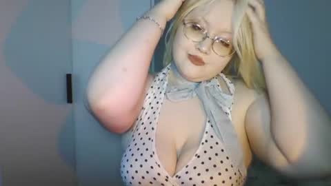Snapshot of elayne_sweet chatting on June 12, 6:12 am elayne_sweet online show from June 12, 6:12 am