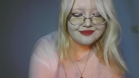 Snapshot of elayne_sweet chatting on June 18, 9:14 am elayne_sweet online show from June 18, 9:14 am
