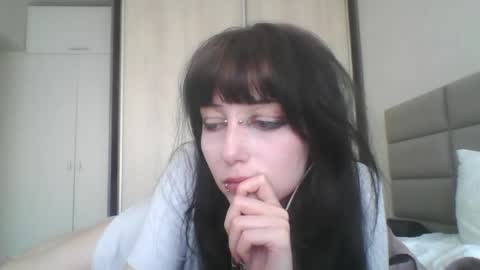 Snapshot of elaynetanton chatting on May 31, 8:10 am Lia online show from May 31, 8:10 am