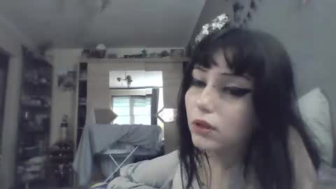 Snapshot of elaynetanton chatting on June 14, 2:24 am Lia online show from June 14, 2:24 am