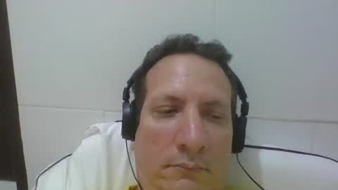 Snapshot of elcamello6 chatting on December 18, 10:51 am elcamello6 online show from December 18, 10:51 am