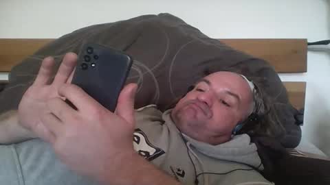 Snapshot of elcretinmo chatting on April 26, 4:48 pm elcretinmo online show from April 26, 4:48 pm