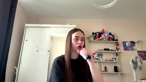 Snapshot of eldaguillan chatting on June 3, 2:33 pm Kate online show from June 3, 2:33 pm