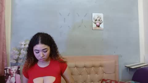 Snapshot of eleanor_rouillard chatting on June 16, 4:42 pm eleanor_rouillard online show from June 16, 4:42 pm
