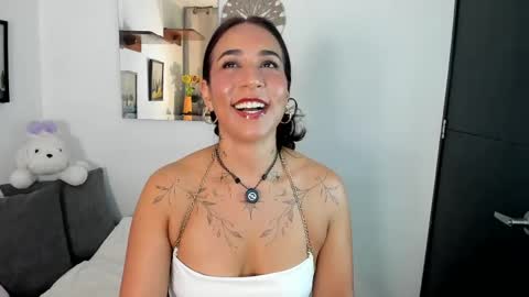 Snapshot of electra_hunt chatting on May 8, 1:22 am Electra- Please help me reach 100 likes online show from May 8, 1:22 am
