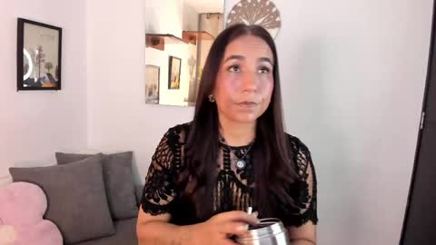 Snapshot of electra_hunt chatting on May 24, 1:43 am Electra- Please help me reach 100 likes online show from May 24, 1:43 am