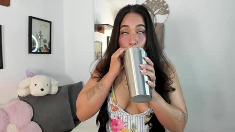 Snapshot of electra_hunt chatting on June 6, 11:09 pm Electra- Please help me reach 100 likes online show from June 6, 11:09 pm