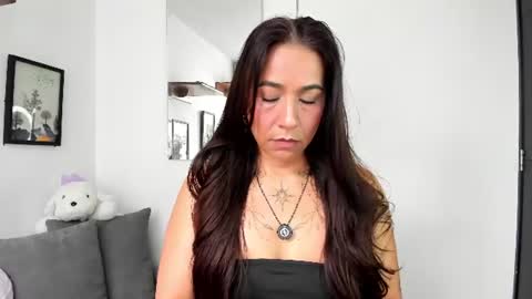 Snapshot of electra_hunt chatting on June 8, 9:48 pm Electra- Please help me reach 100 likes online show from June 8, 9:48 pm