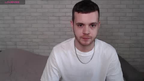 Snapshot of electric_smile chatting on May 18, 9:26 am Alex online show from May 18, 9:26 am