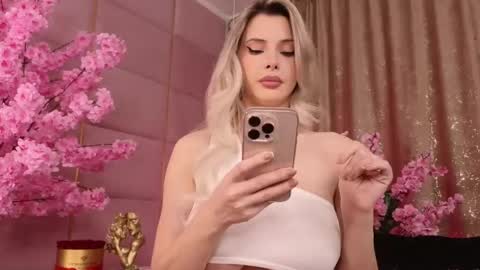 Eleine online show from December 1, 9:20 pm