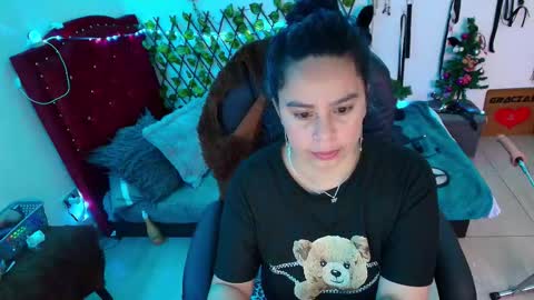 Snapshot of elektra_32 chatting on January 13, 11:48 am elektra online show from January 13, 11:48 am