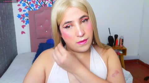 Snapshot of elektra_doll chatting on June 6, 11:04 am elektra_doll online show from June 6, 11:04 am