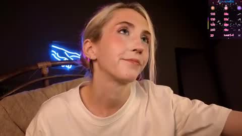 Snapshot of elen__moore chatting on July 24, 5:16 am Elen online show from July 24, 5:16 am