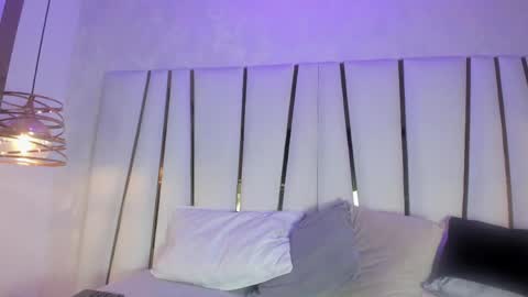 Snapshot of elena_mature chatting on May 15, 7:21 pm Elena online show from May 15, 7:21 pm