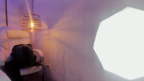 Snapshot of elena_mature chatting on June 8, 7:03 pm Elena online show from June 8, 7:03 pm