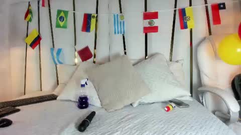 Snapshot of elena_mature chatting on June 18, 7:07 pm Elena online show from June 18, 7:07 pm