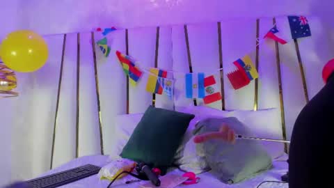 Snapshot of elena_mature chatting on June 25, 7:07 pm Elena online show from June 25, 7:07 pm