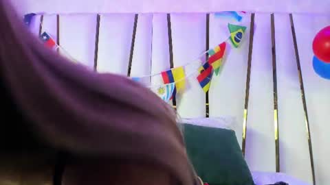 Snapshot of elena_mature chatting on June 28, 6:58 pm Elena online show from June 28, 6:58 pm