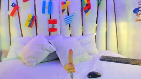Snapshot of elena_mature chatting on July 10, 7:05 pm Elena online show from July 10, 7:05 pm