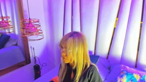 Snapshot of elena_mature chatting on July 18, 7:06 pm Elena online show from July 18, 7:06 pm