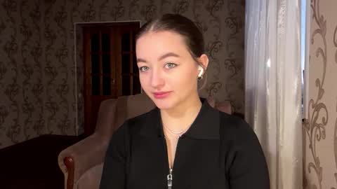 Snapshot of elenacastellani chatting on March 8, 3:05 pm Mia online show from March 8, 3:05 pm