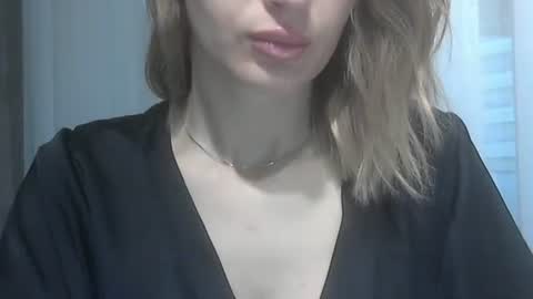 Snapshot of elenadream4990 chatting on March 4, 6:41 am elenadream4990 online show from March 4, 6:41 am