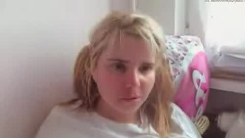 Snapshot of elenaflirt chatting on May 6, 12:43 pm Elena online show from May 6, 12:43 pm