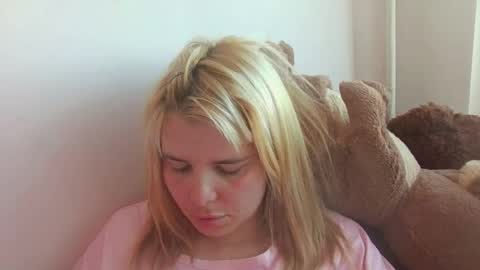 Snapshot of elenaflirt chatting on June 6, 4:33 pm Elena online show from June 6, 4:33 pm