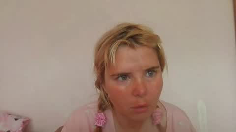 Snapshot of elenaflirt chatting on June 16, 8:17 am Elena online show from June 16, 8:17 am
