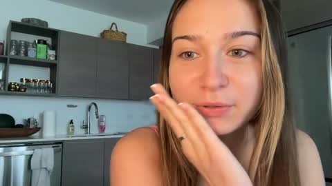Snapshot of elenahere4u chatting on June 2, 3:25 pm Elena online show from June 2, 3:25 pm