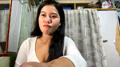 Snapshot of elenihaynam chatting on May 13, 10:01 am Amelia online show from May 13, 10:01 am