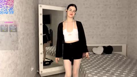 Annie PVT IS OPEN online show from December 15, 9:08 pm