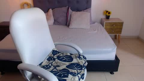Snapshot of elenna__ chatting on July 21, 2:41 pm Elenna online show from July 21, 2:41 pm