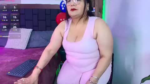 elenna_boobs_ online show from July 15, 8:47 pm