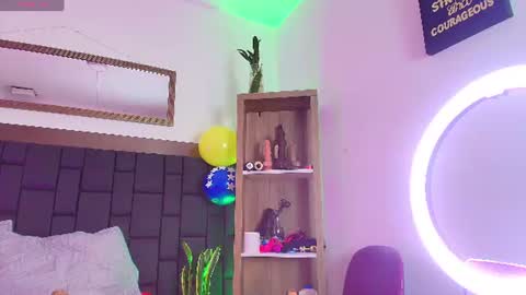 elenna_boobs_ online show from July 19, 7:56 am