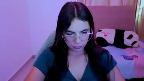 Snapshot of elenna_hotx chatting on June 15, 6:32 pm agnes online show from June 15, 6:32 pm