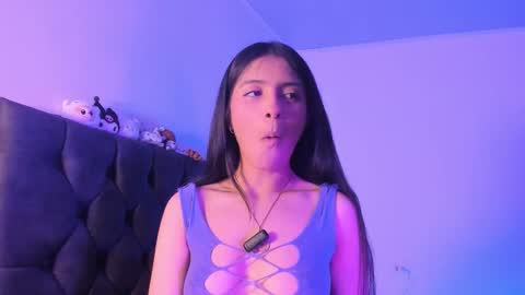 Snapshot of elenna_salvatoree chatting on October 20, 12:05 pm Elena online show from October 20, 12:05 pm