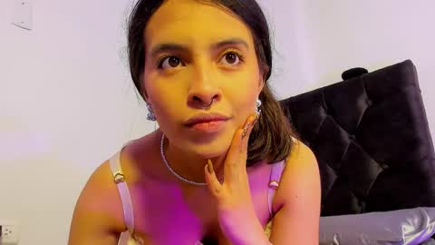 Snapshot of elenna_salvatoree chatting on December 3, 11:30 am Elena online show from December 3, 11:30 am